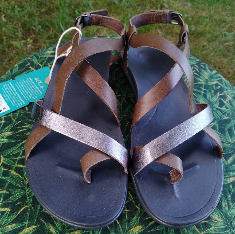 NIB OluKai Upena Sandals, Size 10, Charcoal/ Pewter